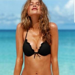 Gorgeous black wired bikini top with ruffle accent
